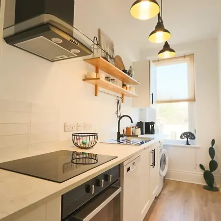 Apartment Chic And Cosy Two Bedroom Flat In Cheltenham Road