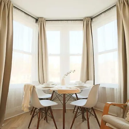 Apartman Chic And Cosy Two Bedroom Flat In Cheltenham Road Bristol
