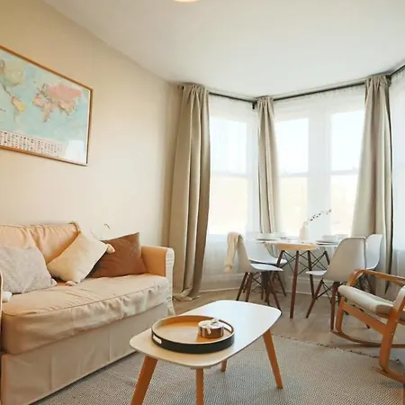 Chic And Cosy Two Bedroom Flat In Cheltenham Road Μπρίστολ