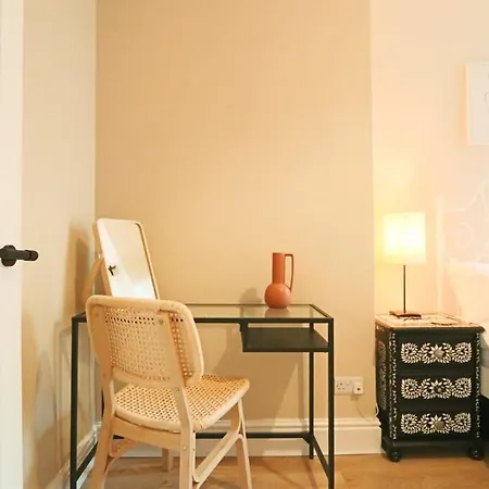 Chic And Cosy Two Bedroom Flat In Cheltenham Road Διαμέρισμα Μπρίστολ