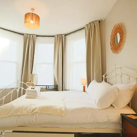 Chic And Cosy Two Bedroom Flat In Cheltenham Road * Μπρίστολ